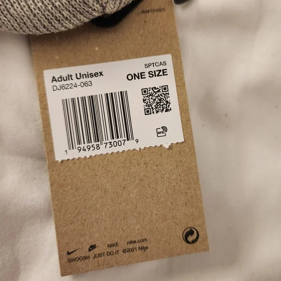 NWT Unisex Nike Sportswear Utility Futura Beanie - Picture 3 of 9